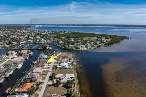 136 Creek Drive SE Port Charlotte FL 33952