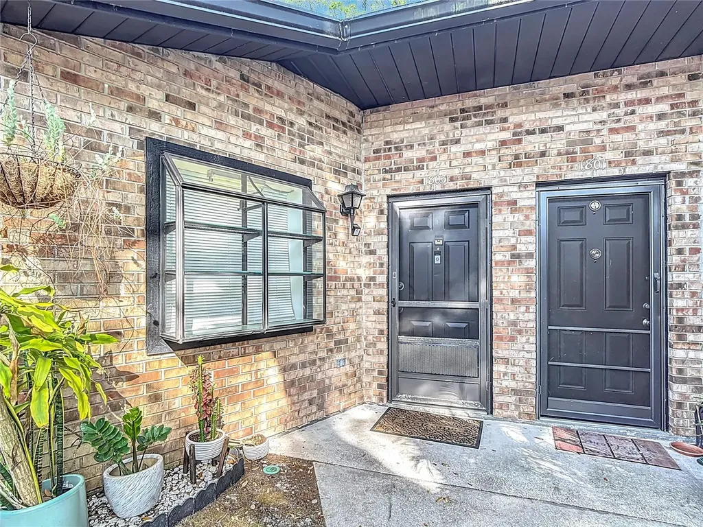 1803 Foxhall Circle Kissimmee FL 34741