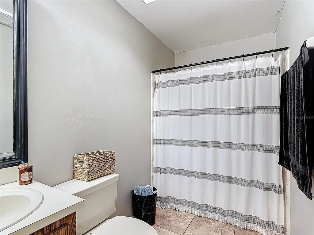 1803 Foxhall Circle Kissimmee FL 34741