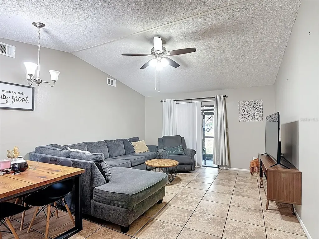 1803 Foxhall Circle Kissimmee FL 34741