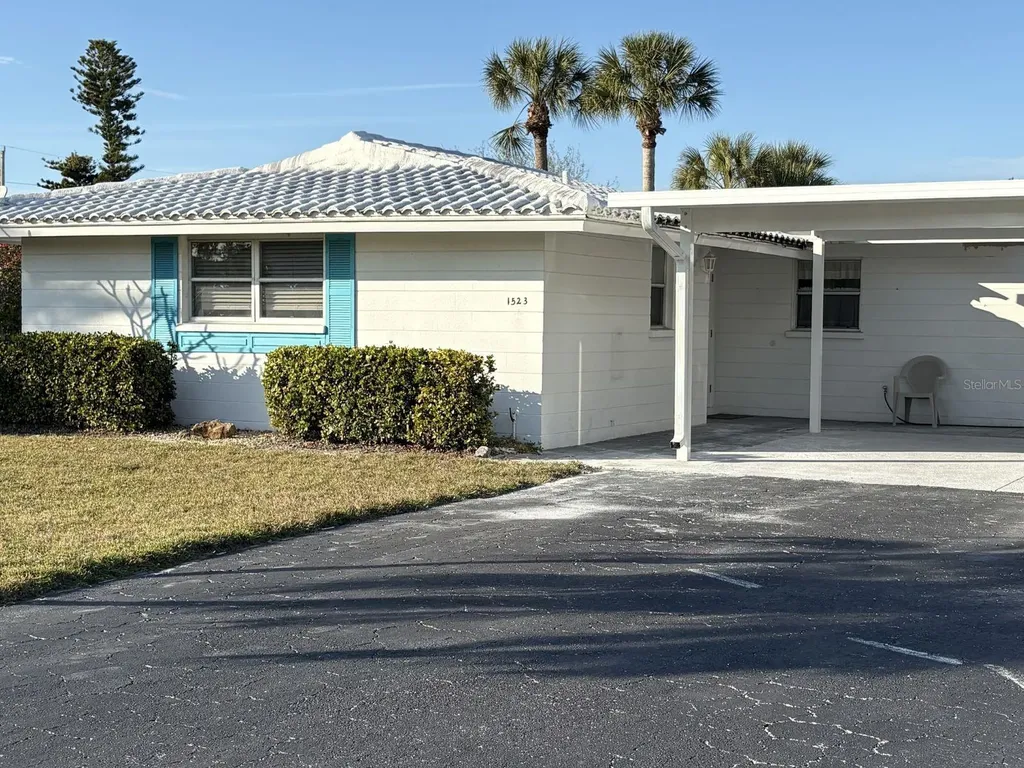 1523 Lakeside Drive Venice FL 34293