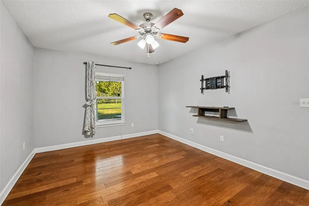 116 W 5th Street Chuluota FL 32766