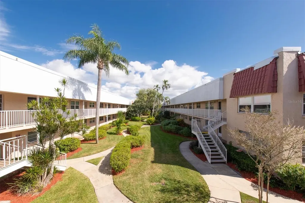 10032 65th Avenue N St Petersburg FL 33708