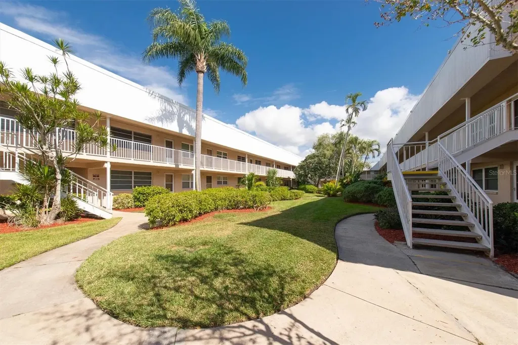 10032 65th Avenue N St Petersburg FL 33708