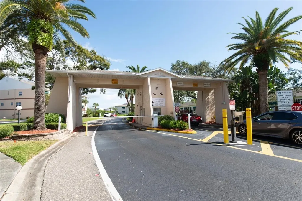 10032 65th Avenue N St Petersburg FL 33708