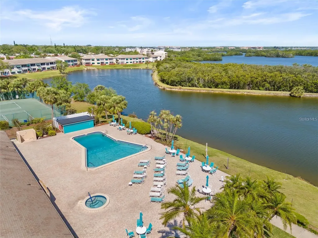 10032 65th Avenue N St Petersburg FL 33708