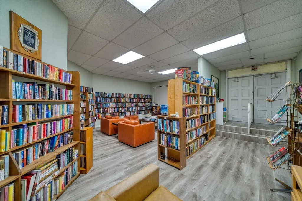 10032 65th Avenue N St Petersburg FL 33708