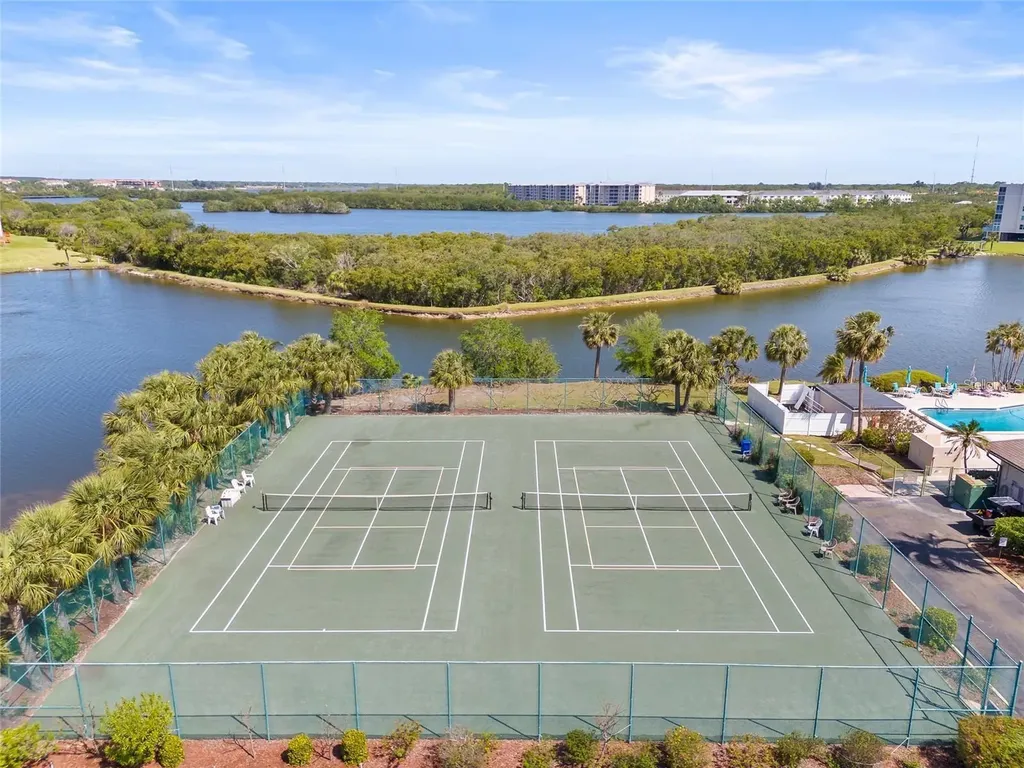 10032 65th Avenue N St Petersburg FL 33708