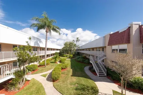 10032 65th Avenue N St Petersburg FL 33708
