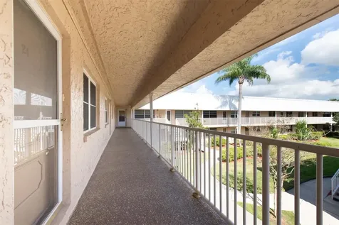 10032 65th Avenue N St Petersburg FL 33708