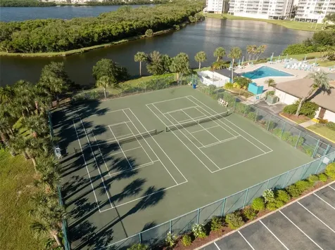 10032 65th Avenue N St Petersburg FL 33708