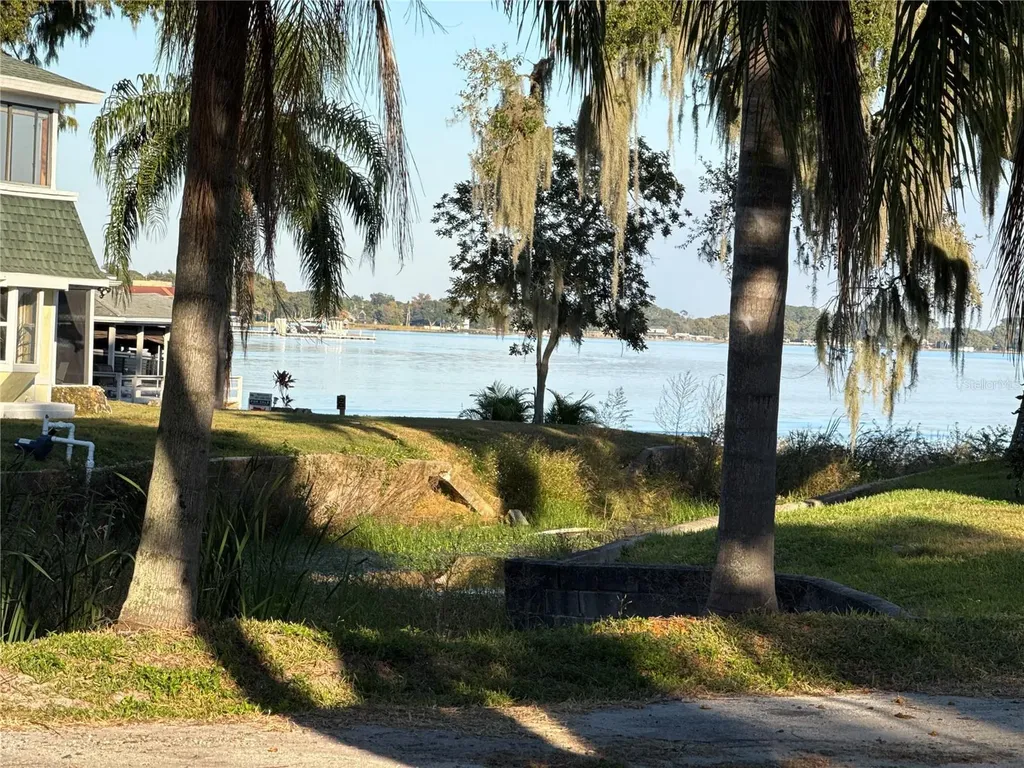 903 N Harbor Terrace Tavares FL 32778