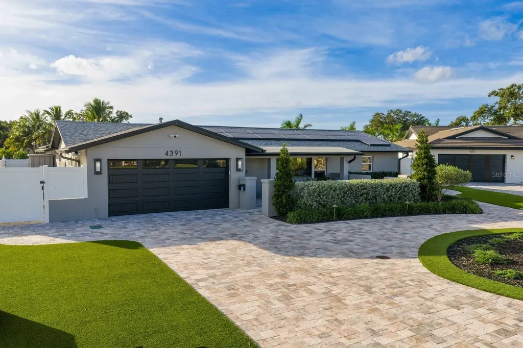 4391 38th Way S St Petersburg FL 33711