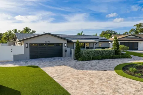 4391 38th Way S St Petersburg FL 33711