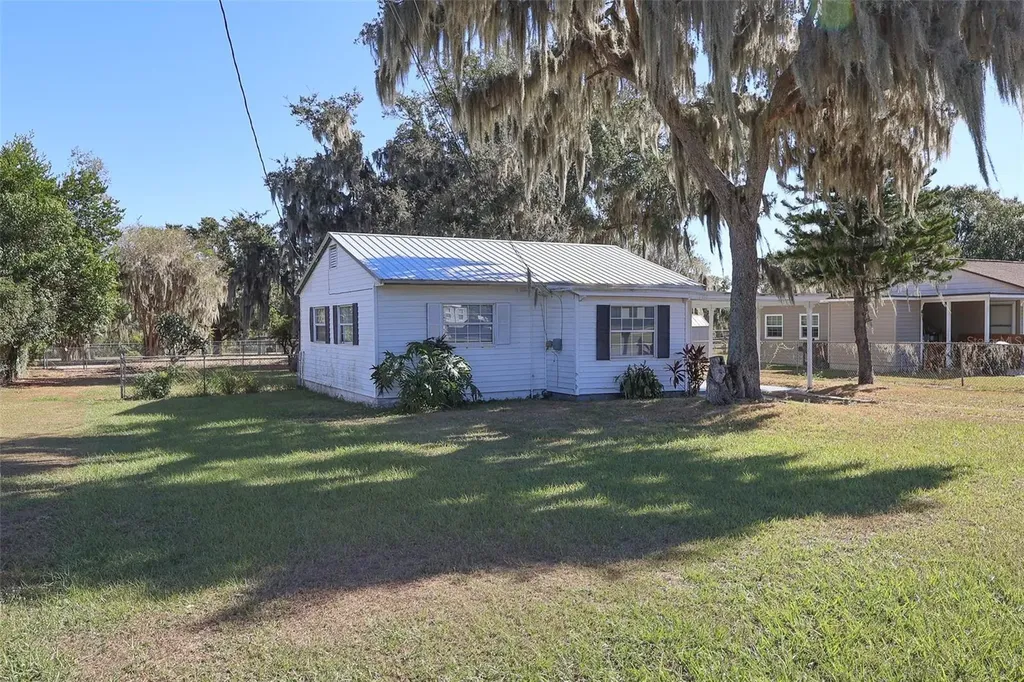 1950 E Valencia Drive Bartow FL 33830