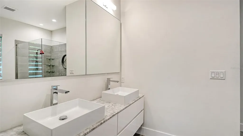 2254 Hawthorne Street Sarasota FL 34239