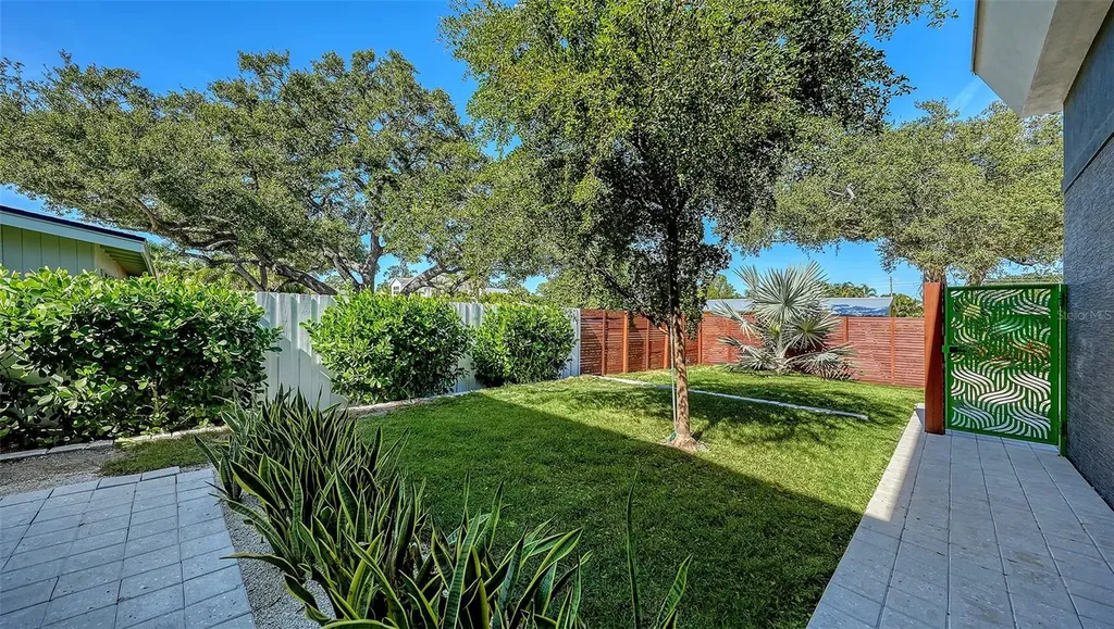 2254 Hawthorne Street Sarasota FL 34239