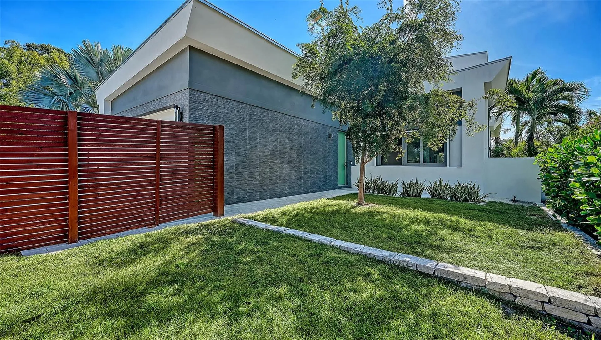 2254 Hawthorne Street Sarasota FL 34239