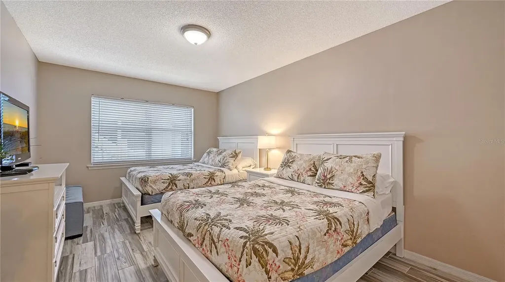 1328 Siesta Bayside Drive Sarasota FL 34242