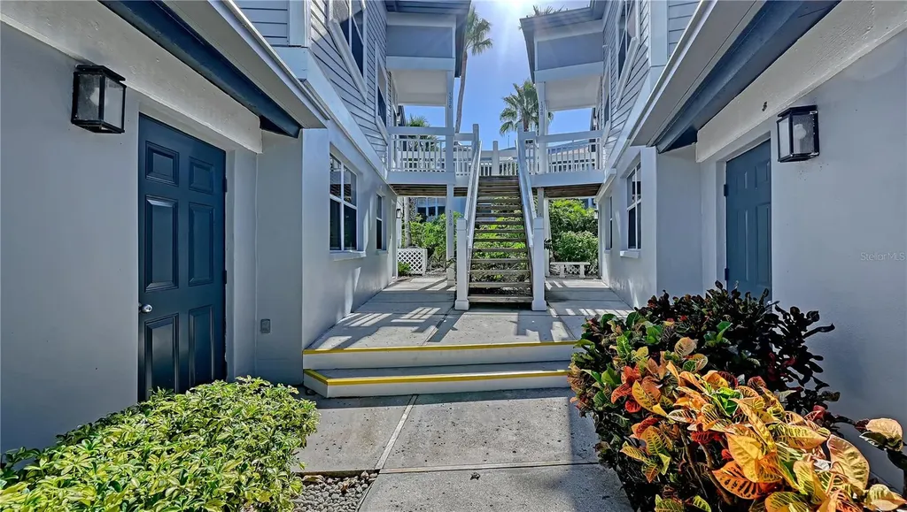 1328 Siesta Bayside Drive Sarasota FL 34242