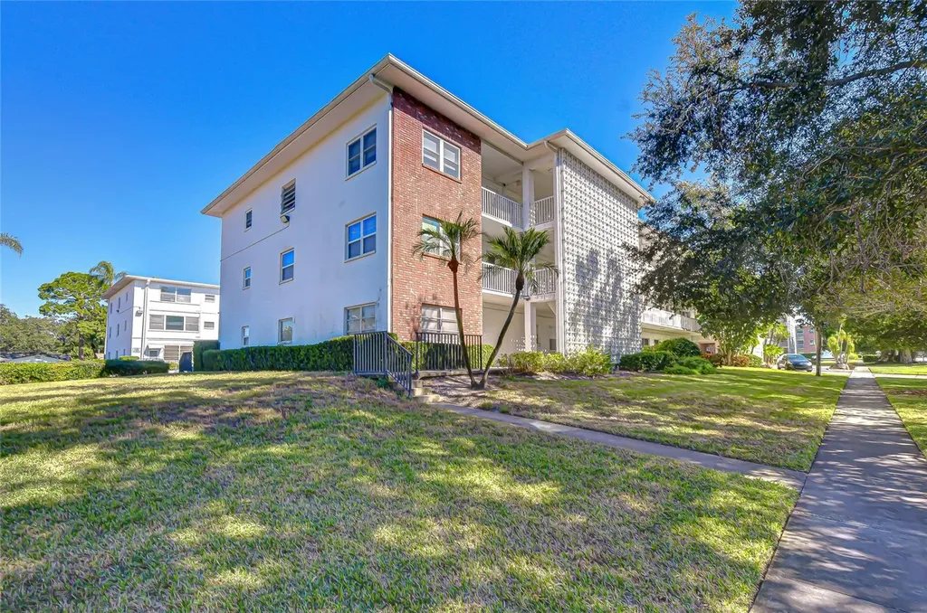 5155 9th Avenue N St Petersburg FL 33710