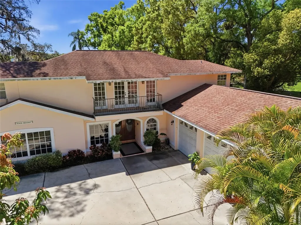 7201 Hodgewood Court Tampa FL 33614