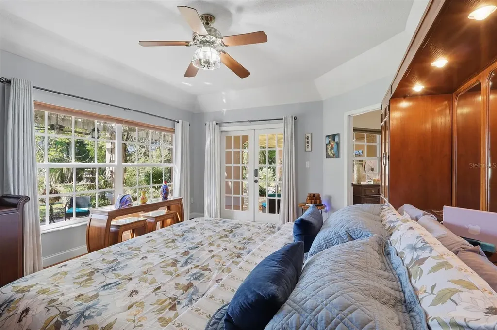 7201 Hodgewood Court Tampa FL 33614