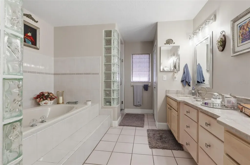7201 Hodgewood Court Tampa FL 33614