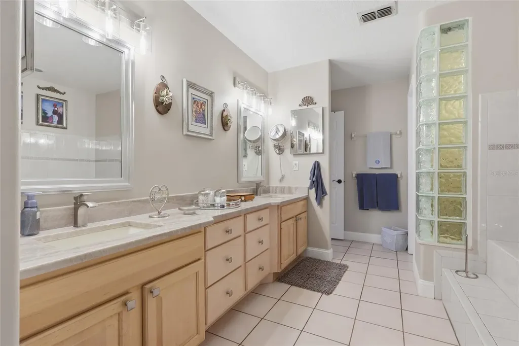 7201 Hodgewood Court Tampa FL 33614