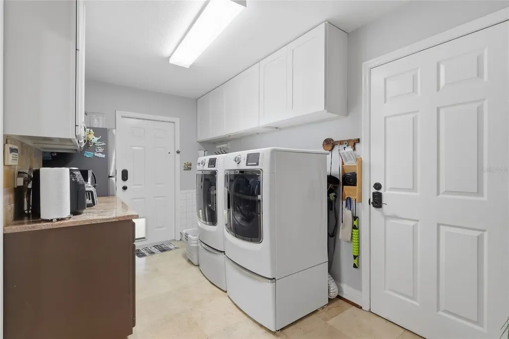 7201 Hodgewood Court Tampa FL 33614
