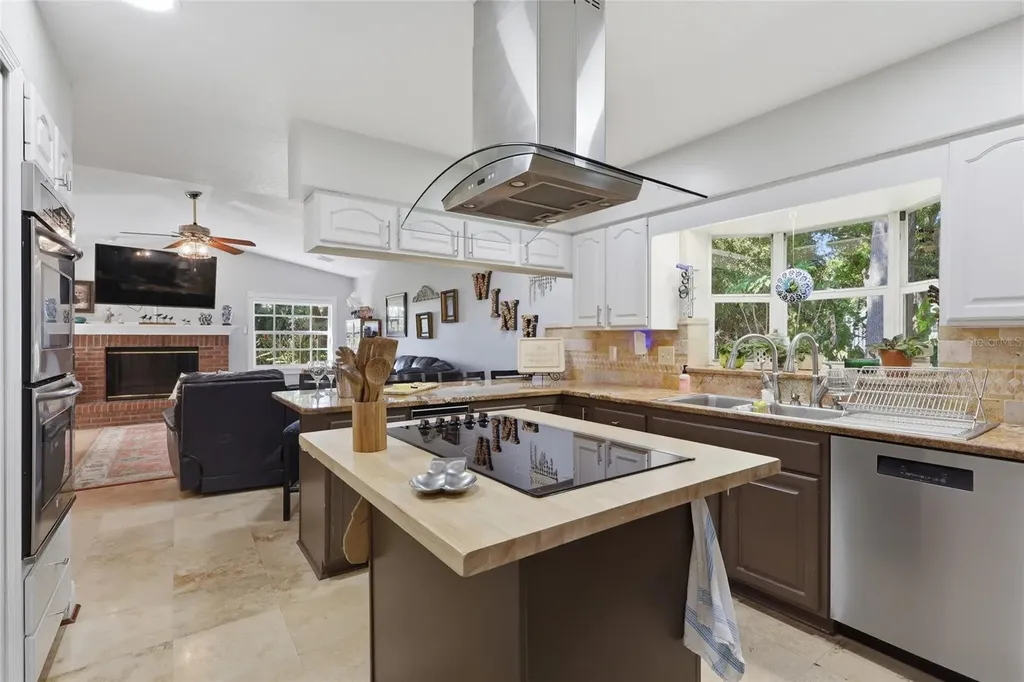 7201 Hodgewood Court Tampa FL 33614