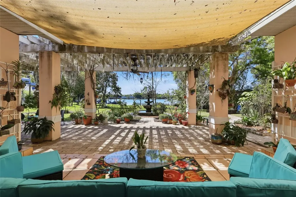 7201 Hodgewood Court Tampa FL 33614