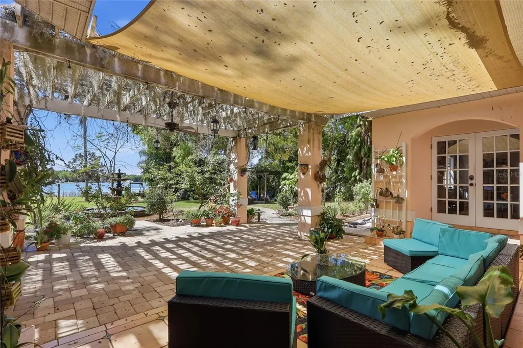 7201 Hodgewood Court Tampa FL 33614