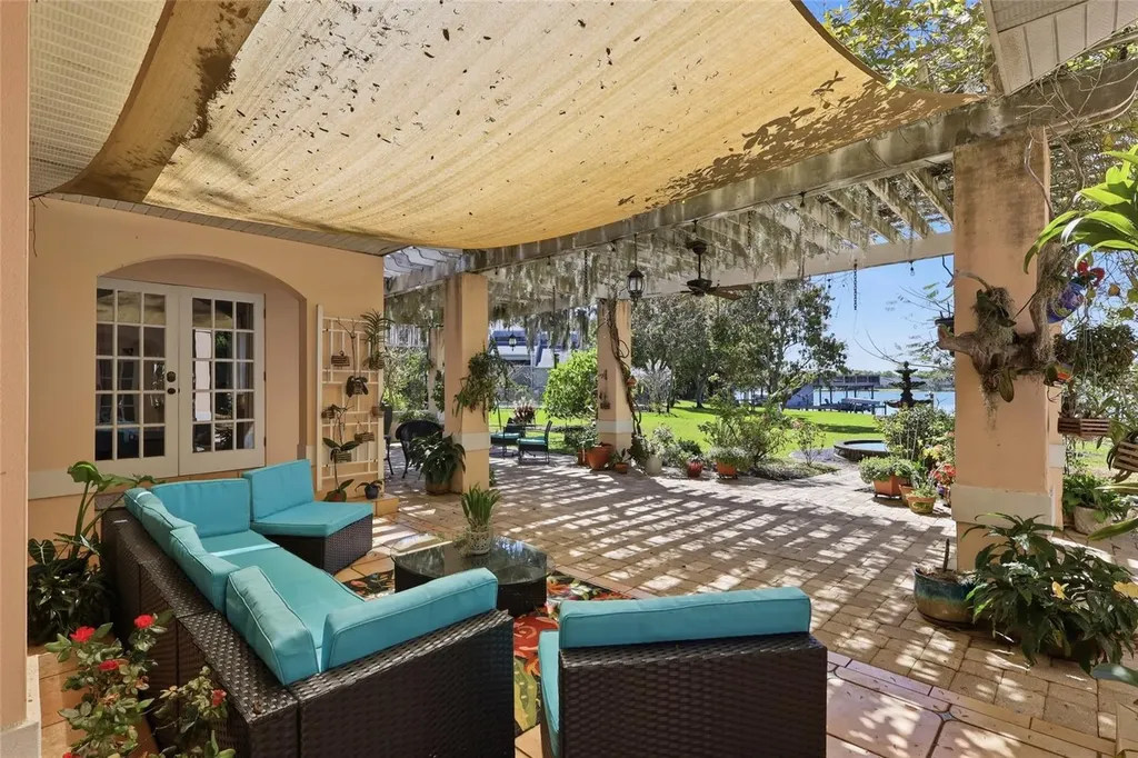 7201 Hodgewood Court Tampa FL 33614