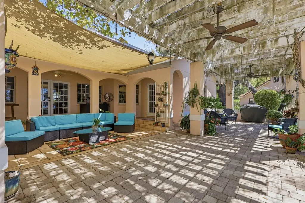 7201 Hodgewood Court Tampa FL 33614