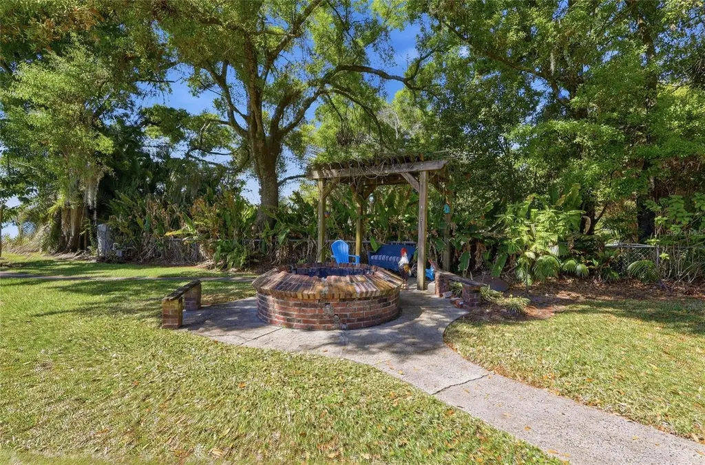 7201 Hodgewood Court Tampa FL 33614