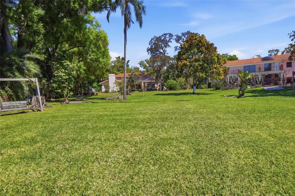 7201 Hodgewood Court Tampa FL 33614