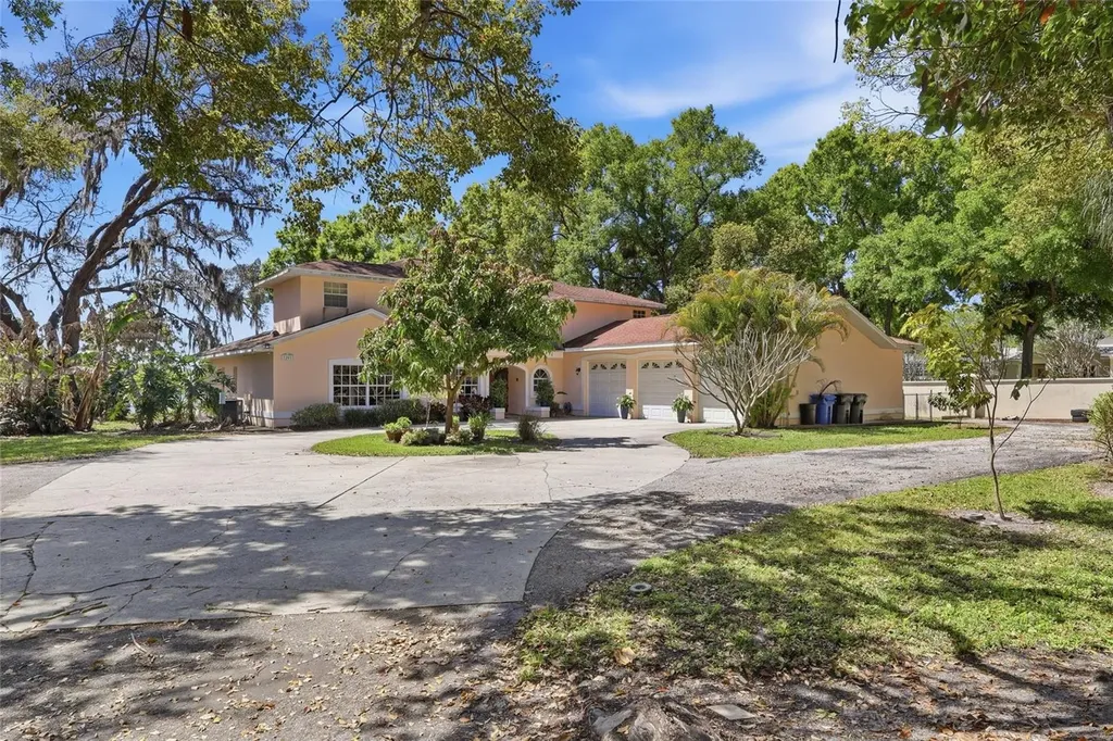 7201 Hodgewood Court Tampa FL 33614
