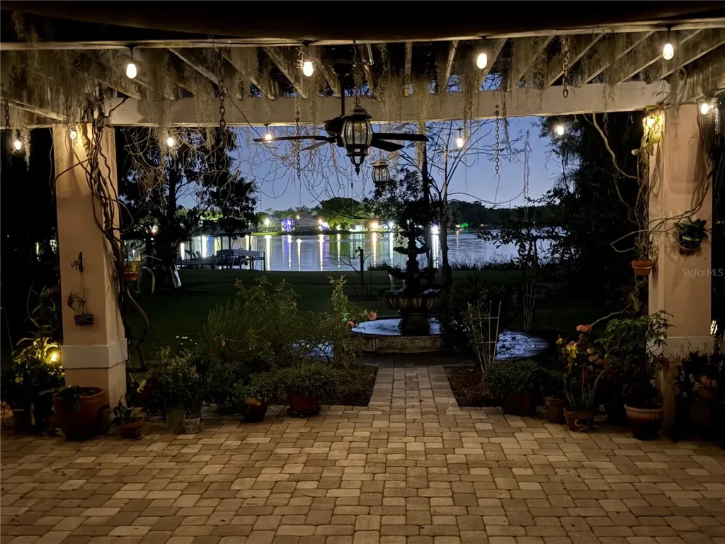 7201 Hodgewood Court Tampa FL 33614