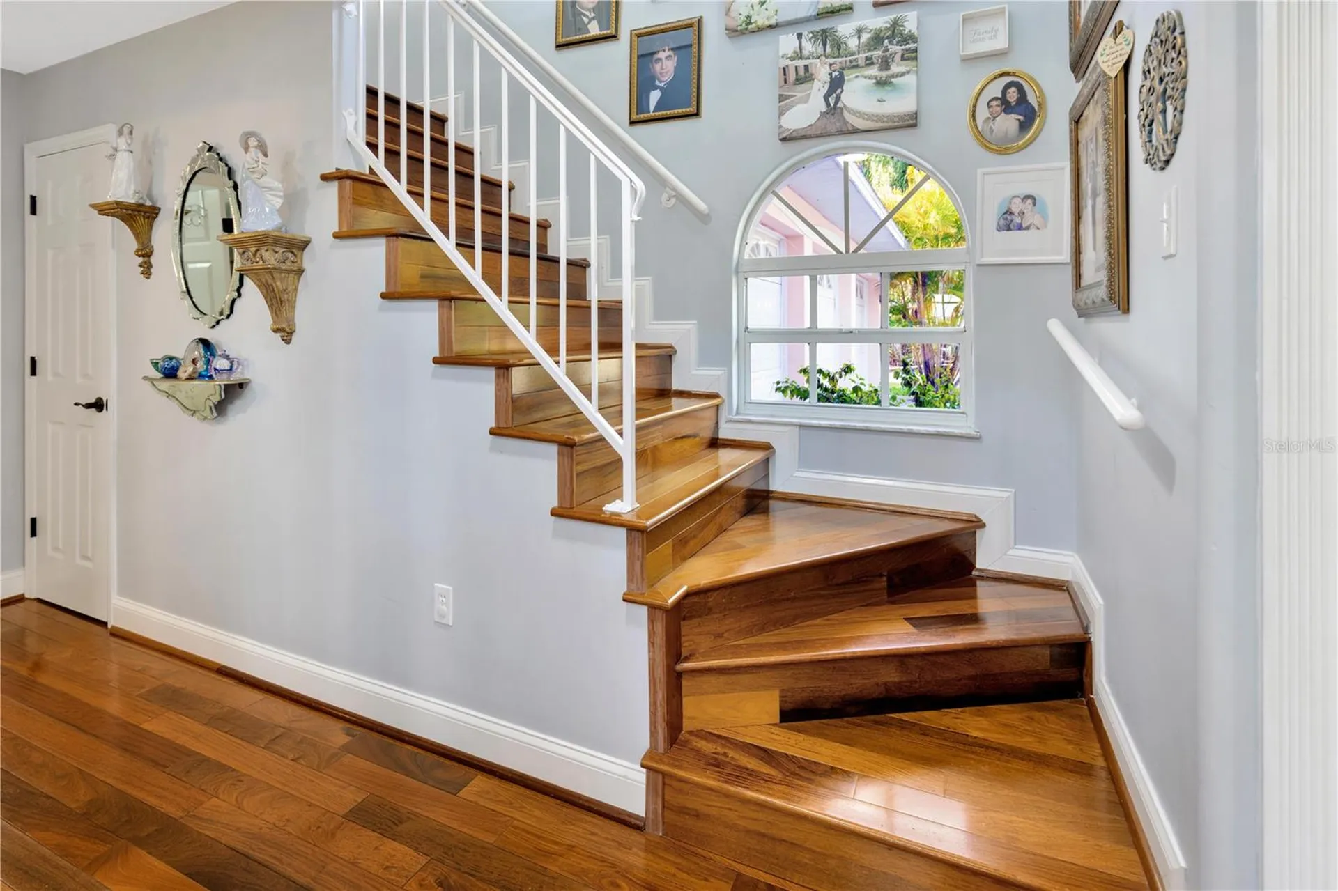 7201 Hodgewood Court Tampa FL 33614