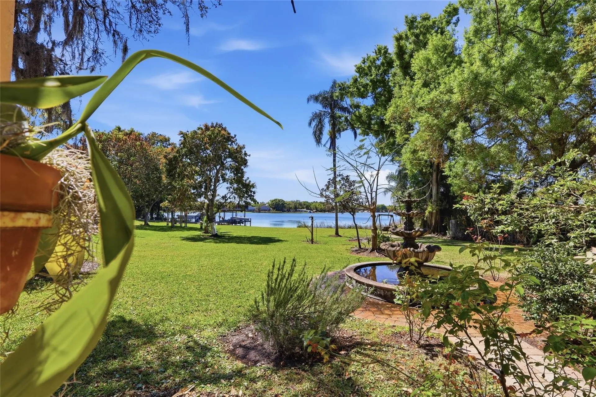 7201 Hodgewood Court Tampa FL 33614
