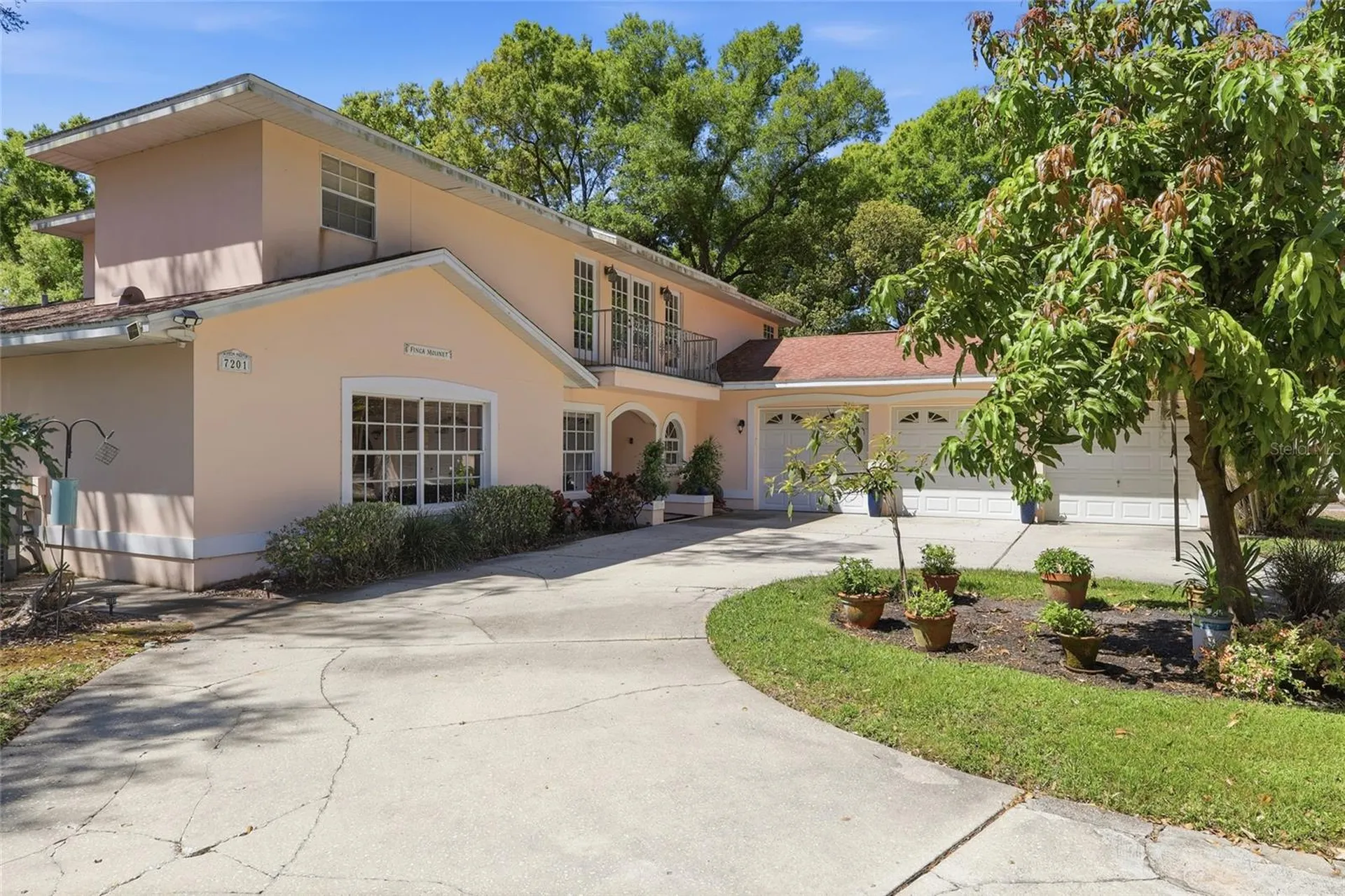 7201 Hodgewood Court Tampa FL 33614