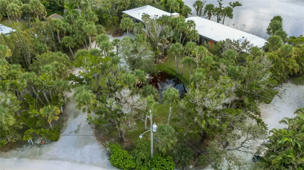 62 Sandy Hook Road S Sarasota FL 34242