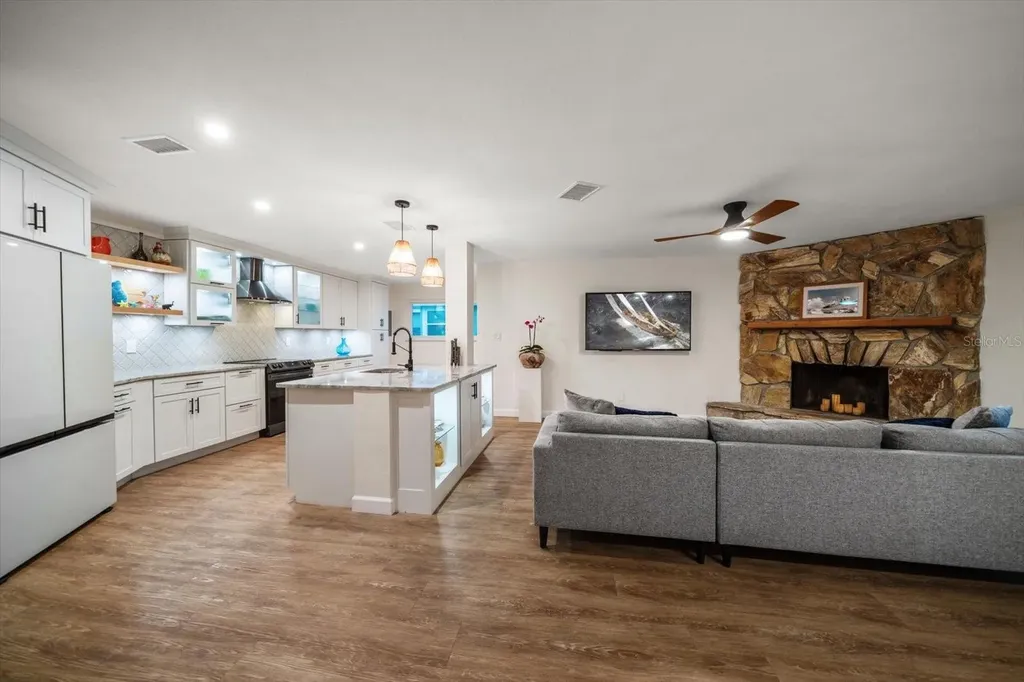 2505 Bay Boulevard Indian Rocks Beach FL 33785