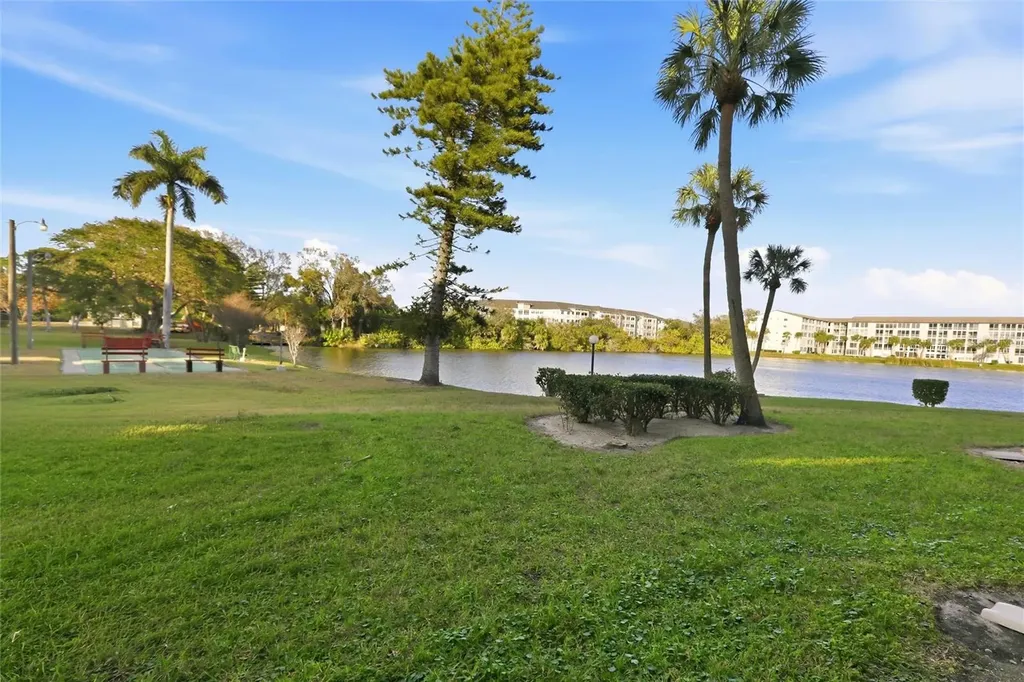 3531 Lake Bayshore Drive Bradenton FL 34205