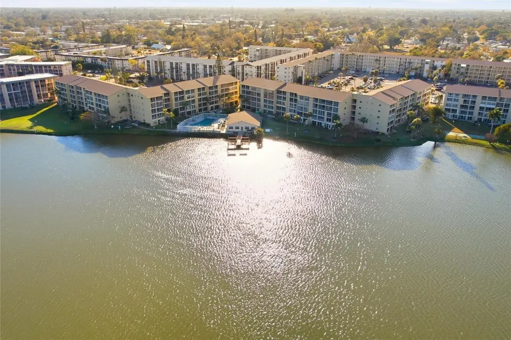 3531 Lake Bayshore Drive Bradenton FL 34205