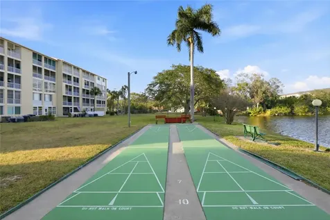3531 Lake Bayshore Drive Bradenton FL 34205