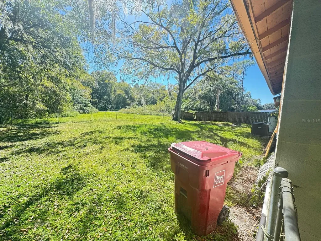 809 E Alsobrook Street Plant City FL 33563