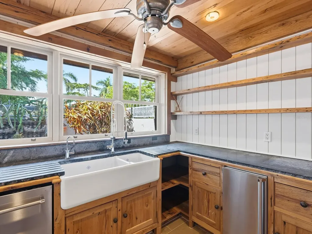 41 S Adams Drive Sarasota FL 34236