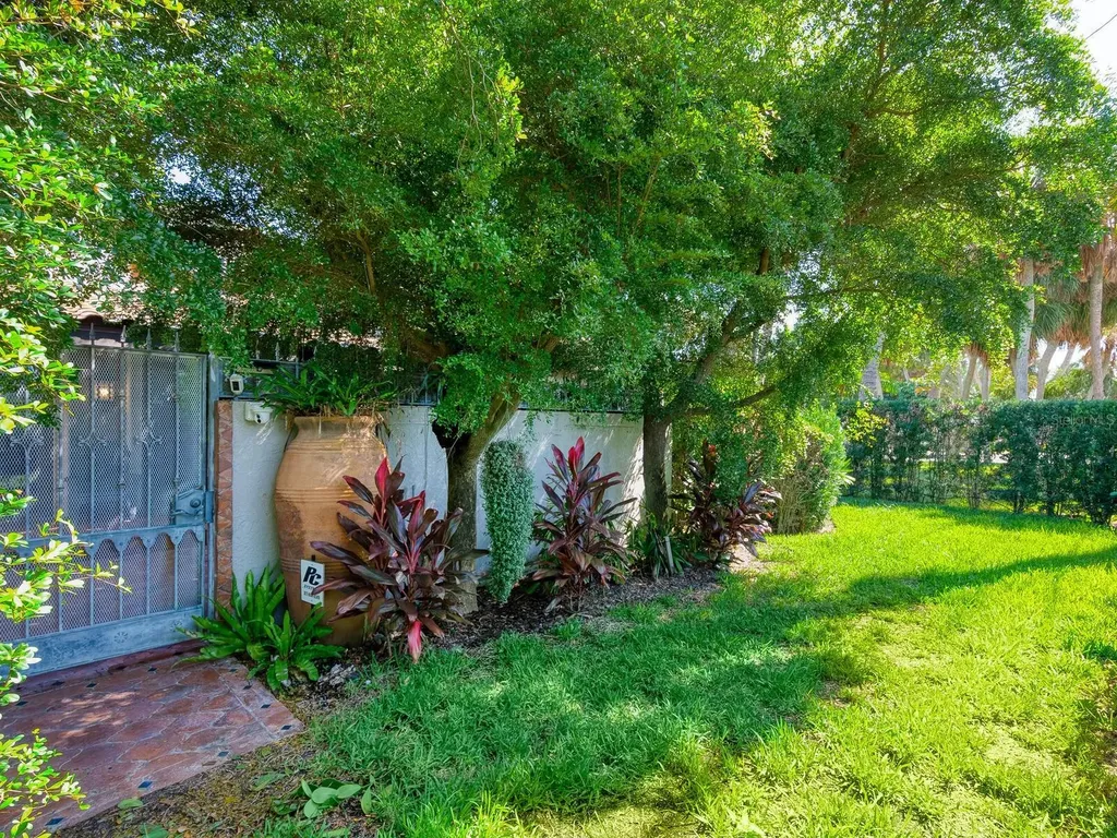 41 S Adams Drive Sarasota FL 34236